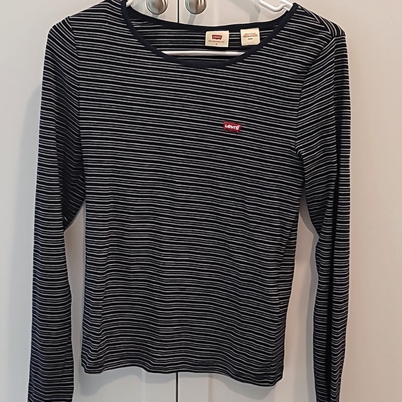 Levi's Women's size M Long Sleeve - Picture 1 of 3